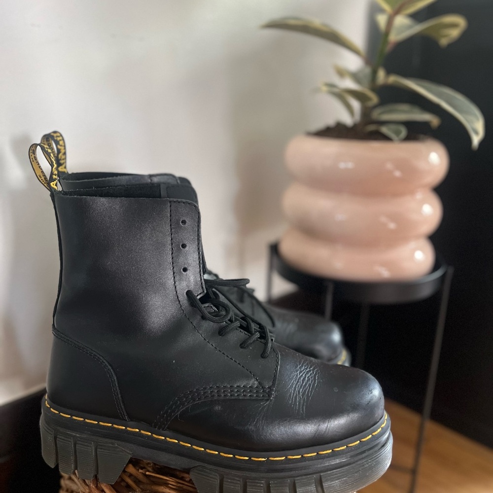 Platform Audrick 8 eye black Dr.Marten leather boot.